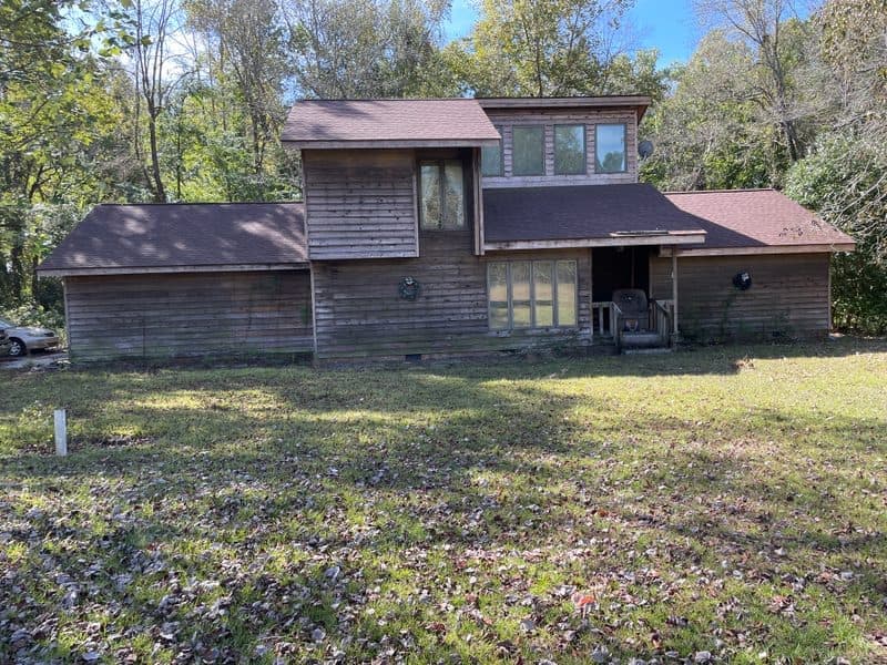 Raleigh NC house exterior before cash purchase by Atlantis Homebuyers